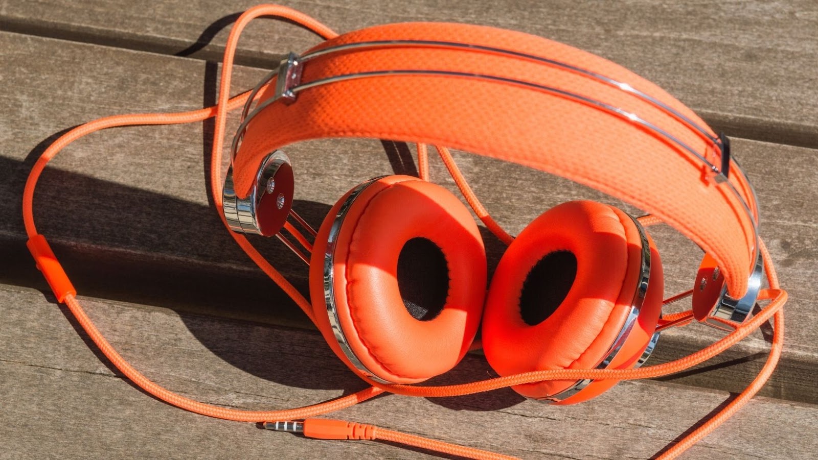 what-to-know-about-wired-headphones-in-singapore-cowded