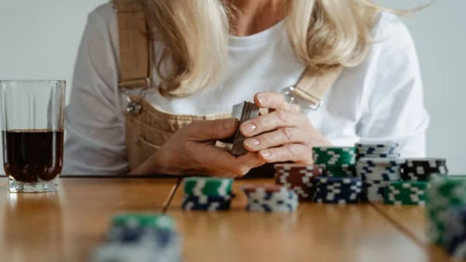 How to Play Poker: 10 Ways to Place Your Bets